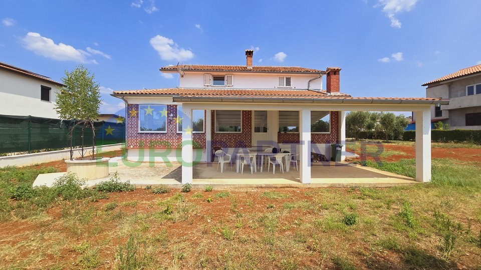 Casa con ampio giardino, Parenzo, 4 km dal mare