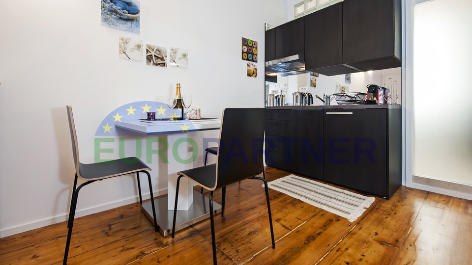 Istra, Rovinj, tri luksuzna apartmana prvi red do mora