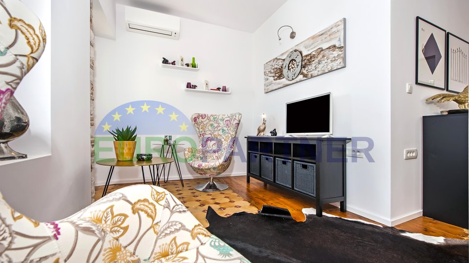 Istra, Rovinj, tri luksuzna apartmana prvi red do mora