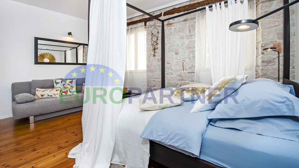 Istra, Rovinj, tri luksuzna apartmana prvi red do mora