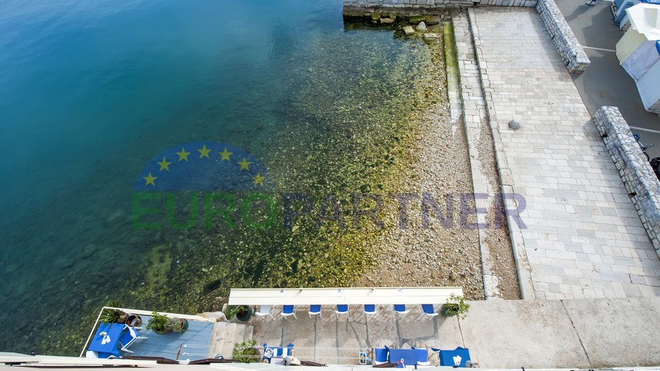 Istria, Rovigno, tre appartamenti di lusso, prima fila al mare