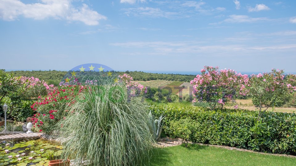 Villa mediterranea con vista panoramica sul mare