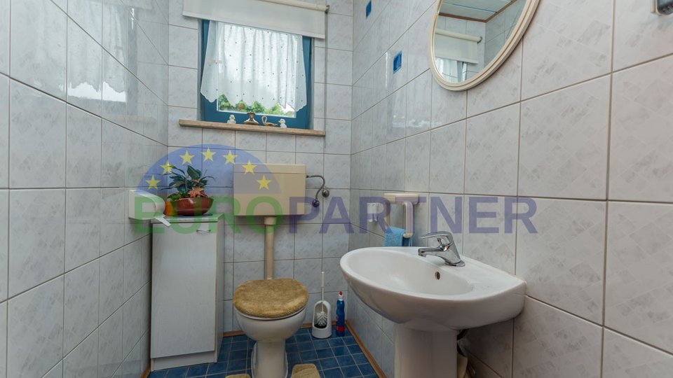 Apartmanska kuća s 4 apartmana, Poreč, 3km od mora