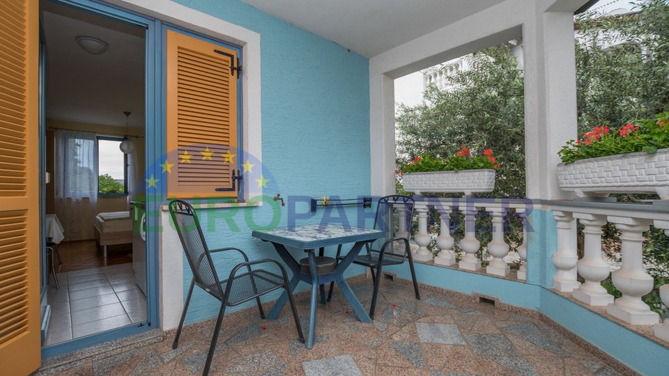 Apartmanska kuća s 4 apartmana, Poreč, 3km od mora