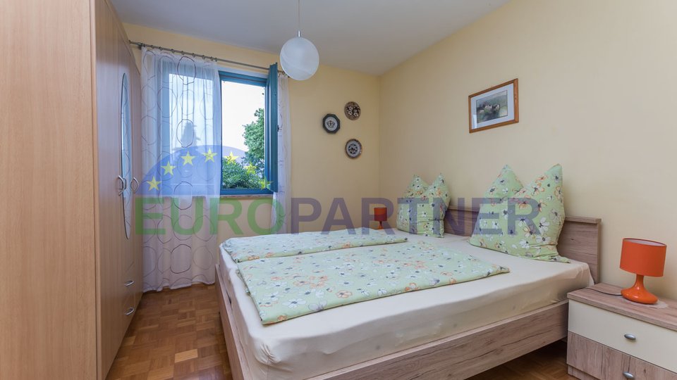 Apartmanska kuća s 4 apartmana, Poreč, 3km od mora