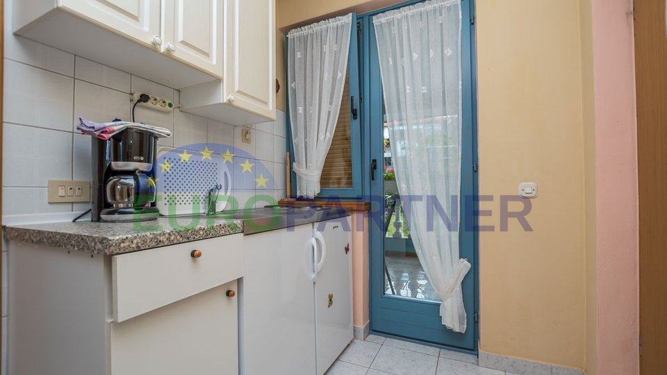 Apartment house with 4 apartments, Poreč, 3 km from the sea