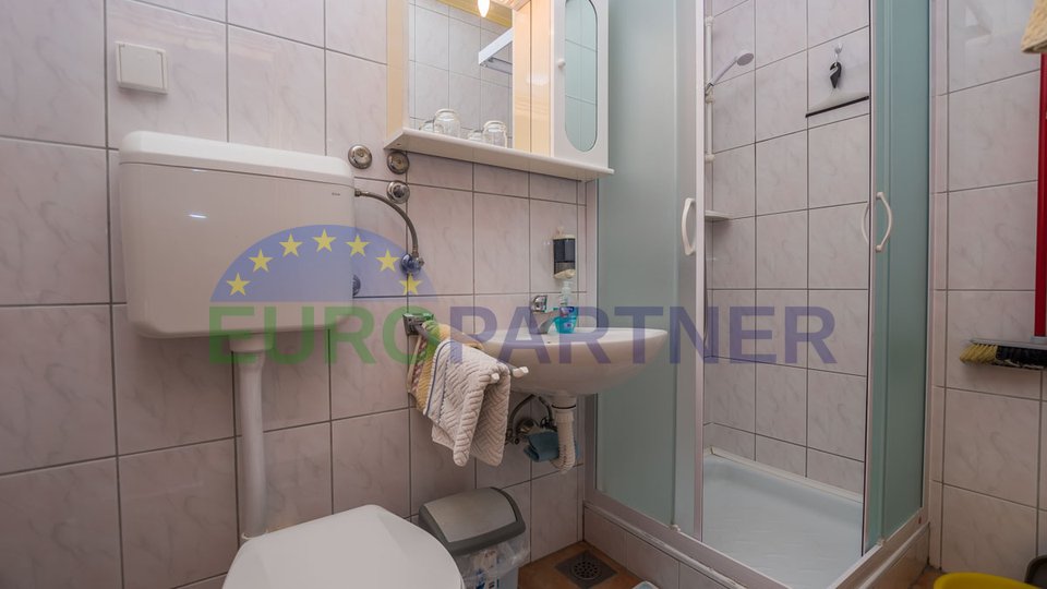 Apartmanska kuća s 4 apartmana, Poreč, 3km od mora