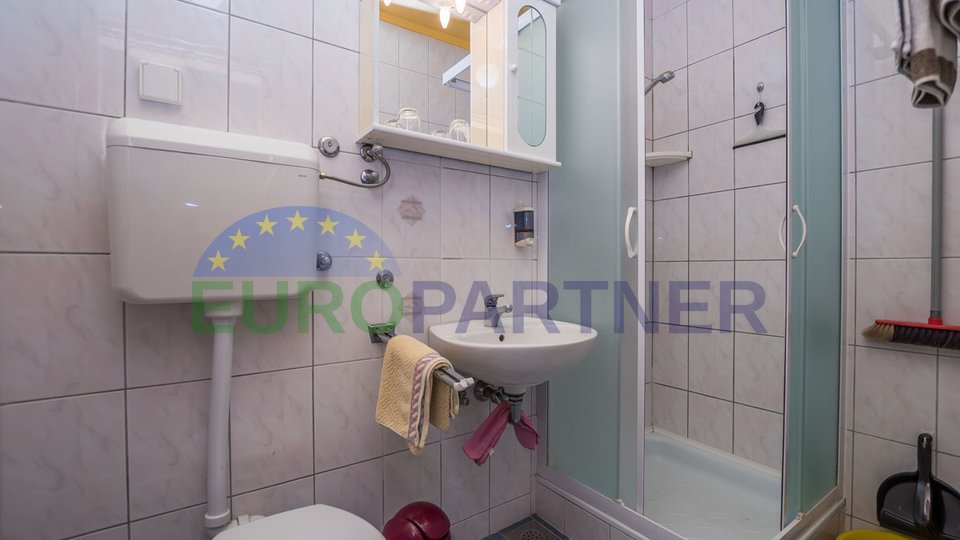 Apartmanska kuća s 4 apartmana, Poreč, 3km od mora