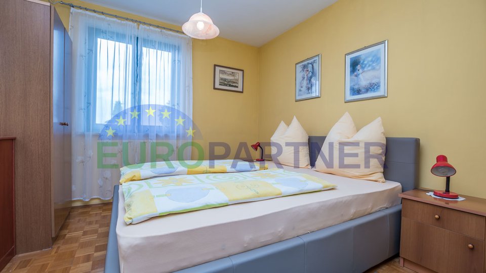 Apartmanska kuća s 4 apartmana, Poreč, 3km od mora