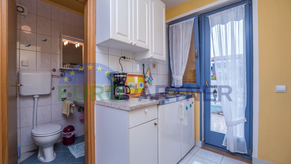 Apartmanska kuća s 4 apartmana, Poreč, 3km od mora