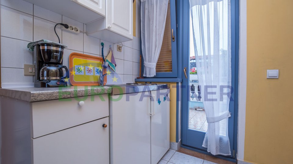 Apartmanska kuća s 4 apartmana, Poreč, 3km od mora