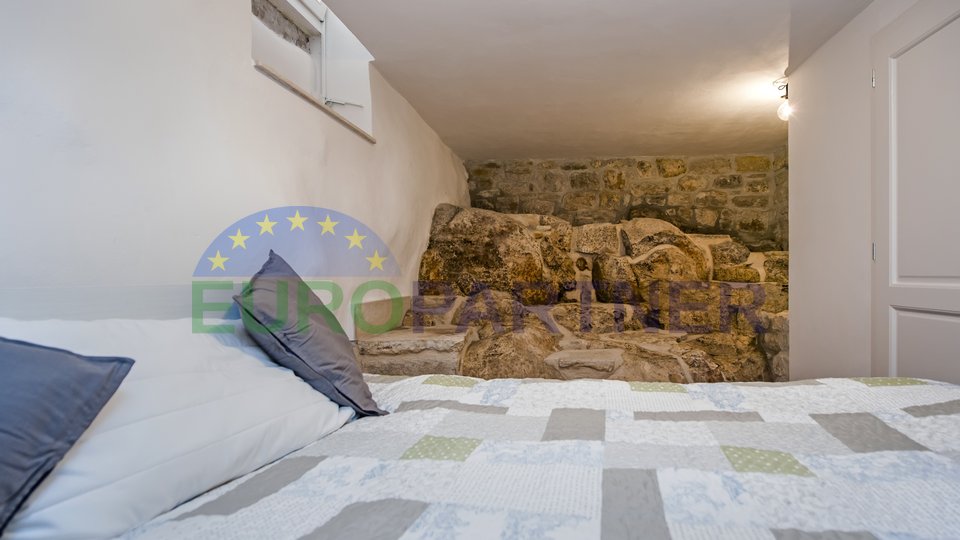 Istrien, Haus mit drei renovierten Wohnungen im Zentrum von Rovinj