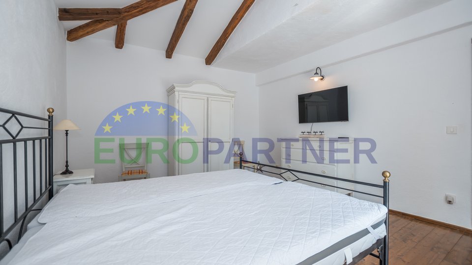 Stone villa with heated pool, Poreč, surroundings