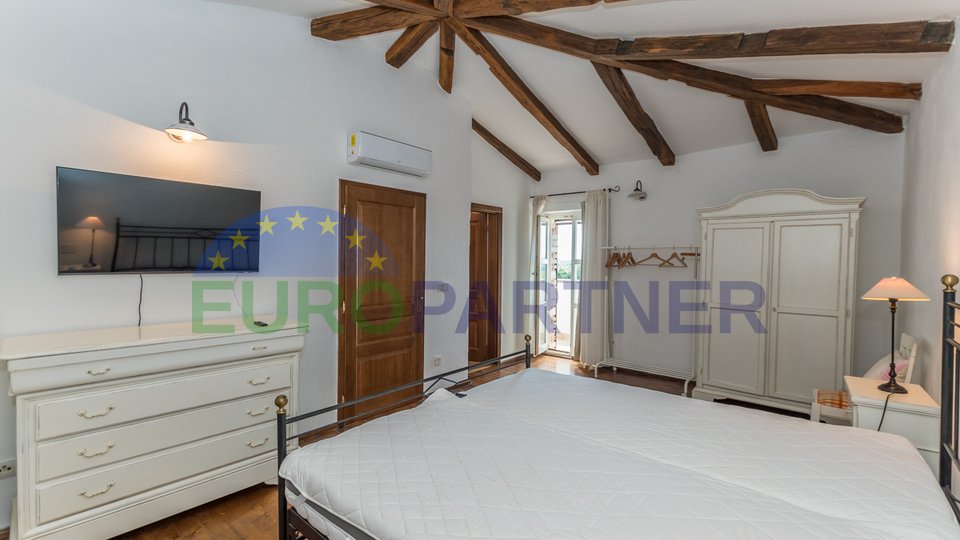 Stone villa with heated pool, Poreč, surroundings