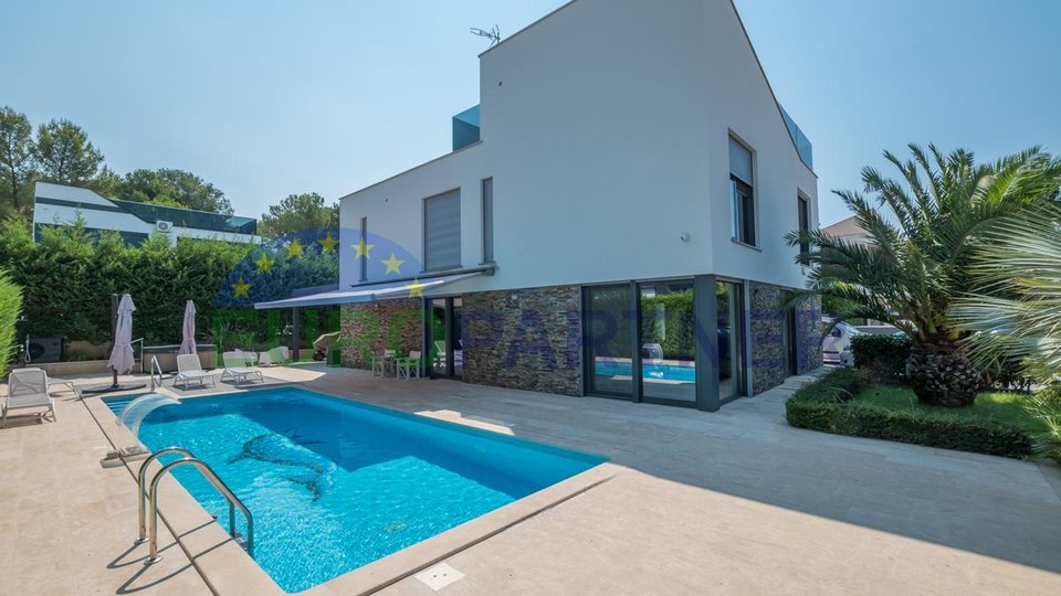 Istrien, Fažana, Villa in einer Elitegegend nahe dem Meer