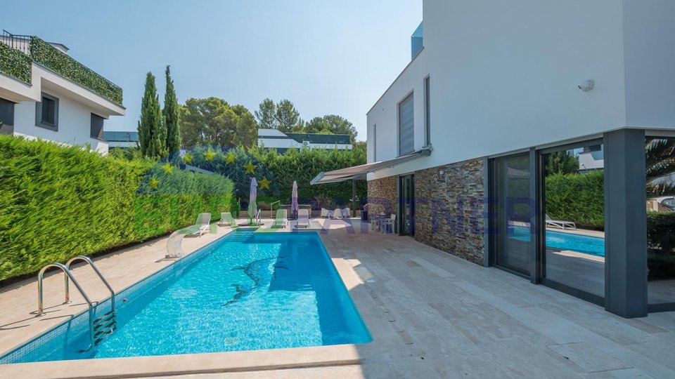 Istria, Fažana, villa in an elite area close to the sea