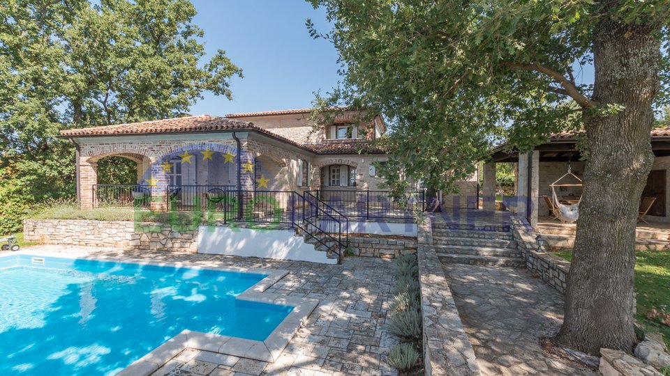 Villa in pietra con piscina, Parenzo, dintorni