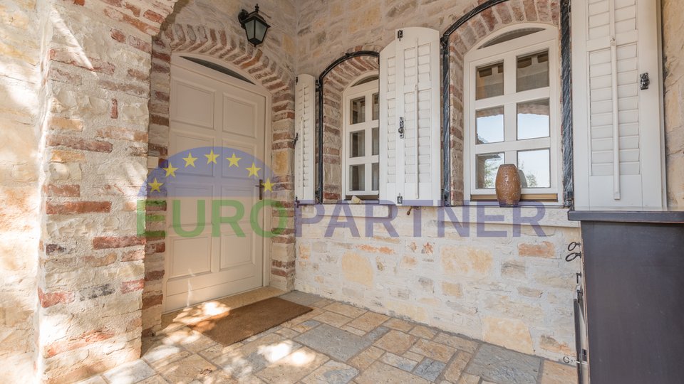 Stone villa with swimming pool, Poreč, surroundings