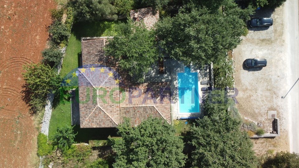 Villa in pietra con piscina, Parenzo, dintorni