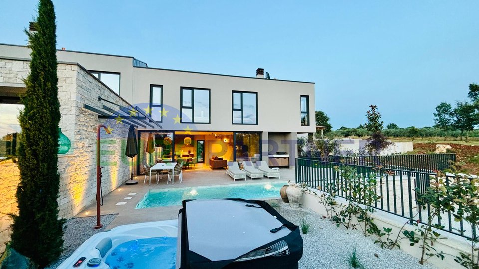 Designervilla mit Pool und Sauna, 4 km von Poreč entfernt