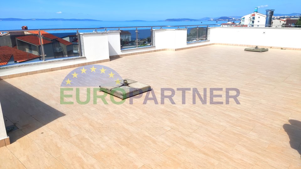 Apartment 3-room, 85 m2 with sea view, Podstrana