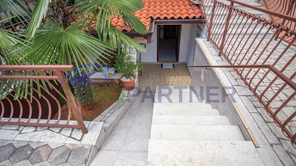 Wohnung + 2 Appartment  mit Garten 300m vom Meer entfernt, Poreč