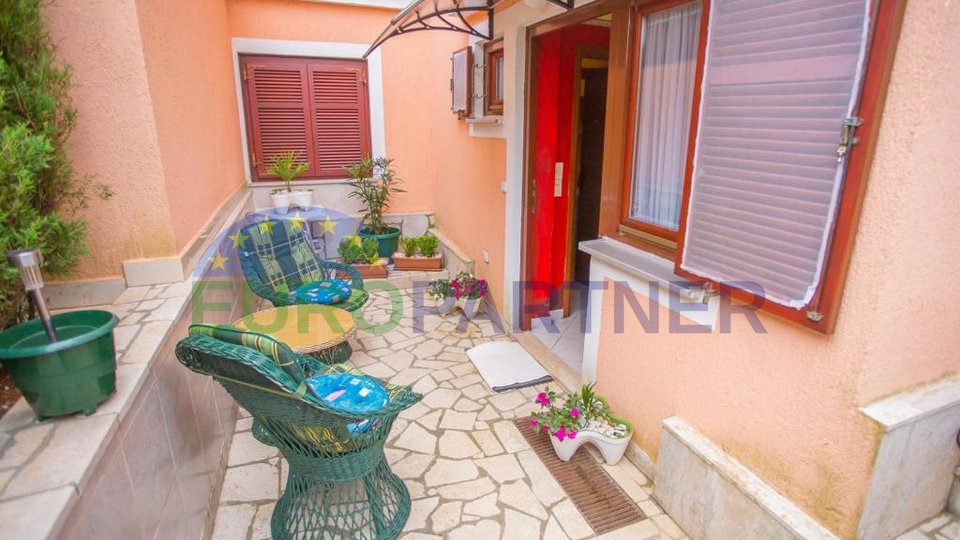 Wohnung + 2 Appartment  mit Garten 300m vom Meer entfernt, Poreč