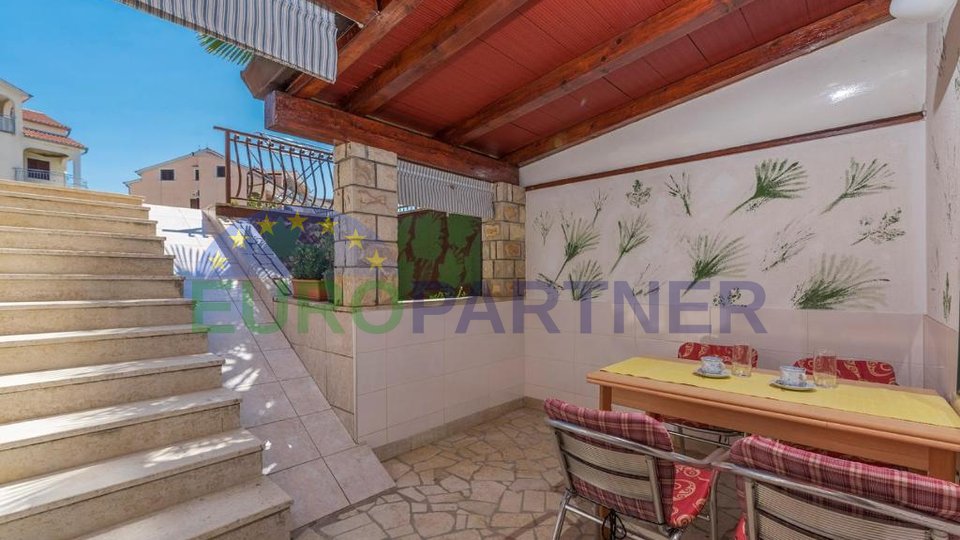 Wohnung + 2 Appartment  mit Garten 300m vom Meer entfernt, Poreč