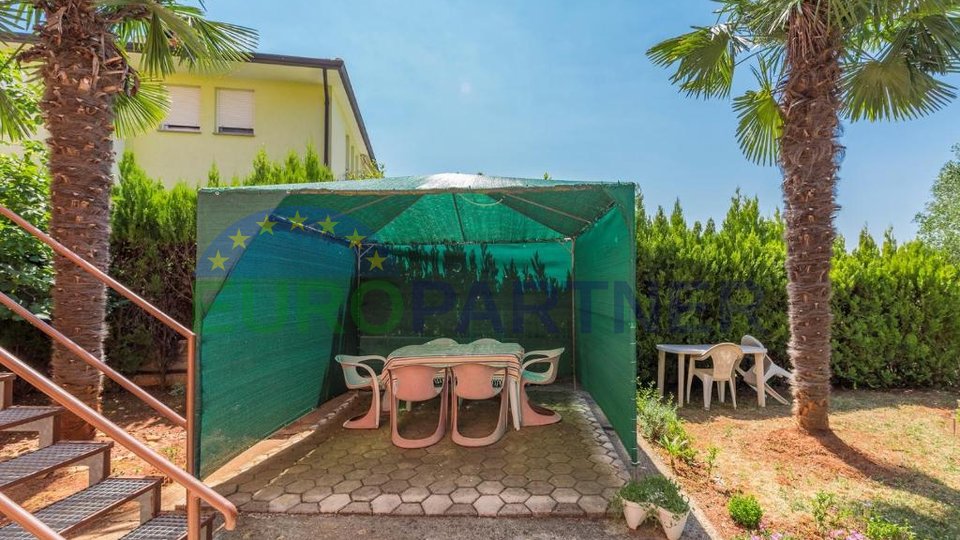 Wohnung + 2 Appartment  mit Garten 300m vom Meer entfernt, Poreč