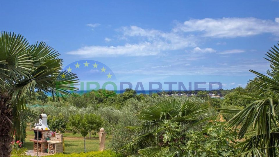 Wohnung + 2 Appartment  mit Garten 300m vom Meer entfernt, Poreč