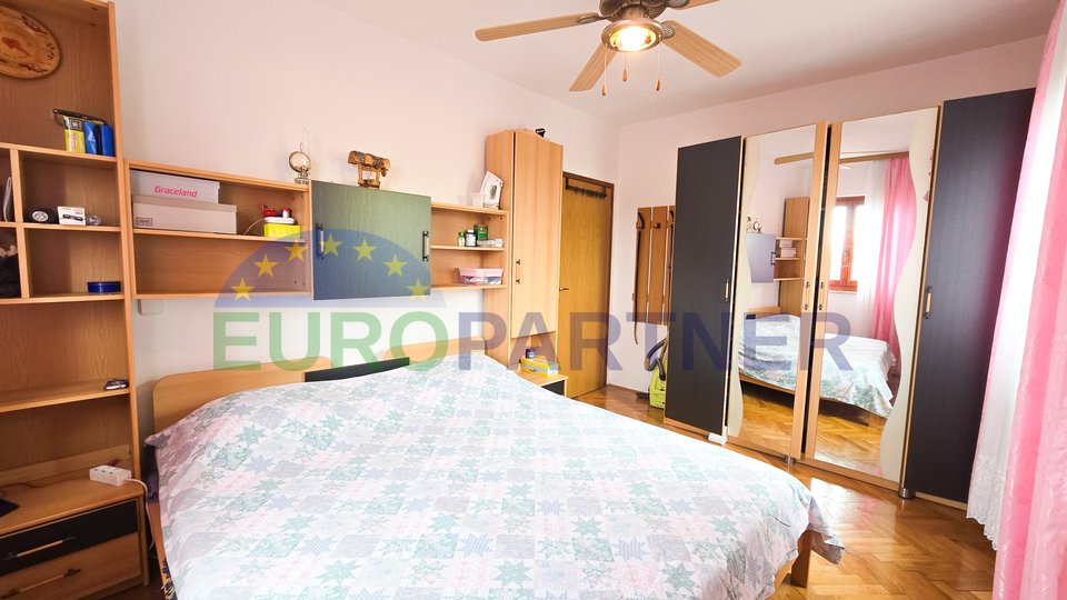 Stan + 2 Apartmana s vrtom  300m od mora, Poreč