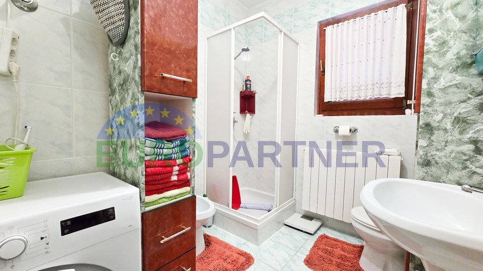 Stan + 2 Apartmana s vrtom  300m od mora, Poreč