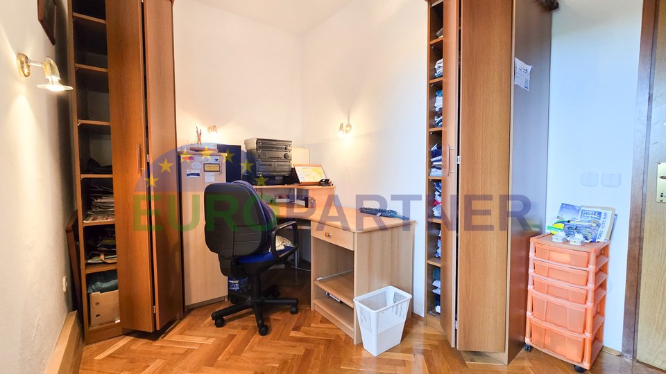 Stan + 2 Apartmana s vrtom  300m od mora, Poreč