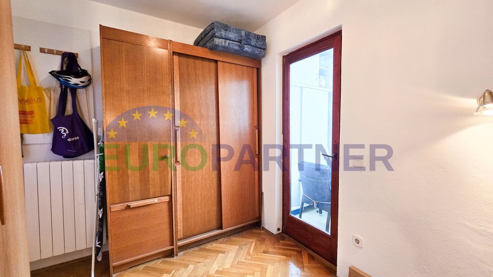 Wohnung + 2 Appartment  mit Garten 300m vom Meer entfernt, Poreč