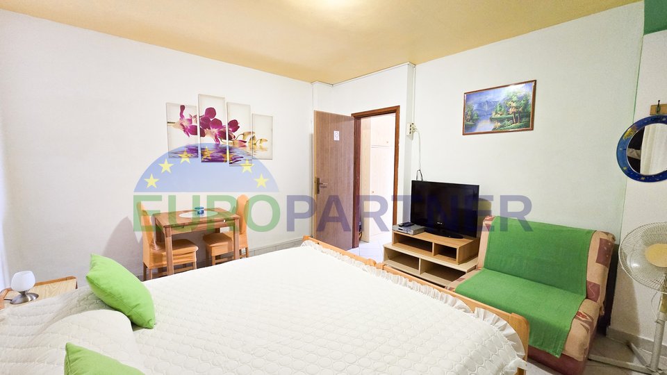 Wohnung + 2 Appartment  mit Garten 300m vom Meer entfernt, Poreč