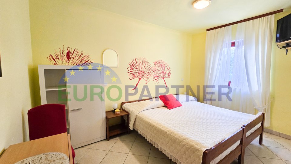 Wohnung + 2 Appartment  mit Garten 300m vom Meer entfernt, Poreč