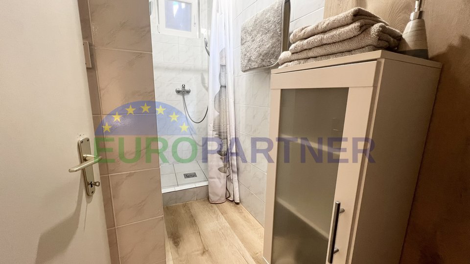 Istria, Novigrad, renovated house in the city center with three apartments