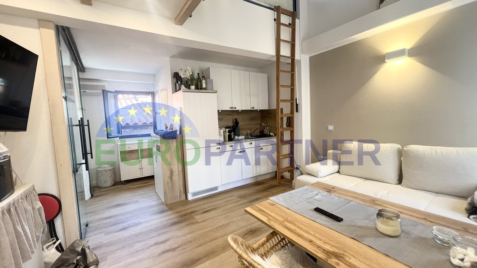 Istria, Novigrad, renovated house in the city center with three apartments