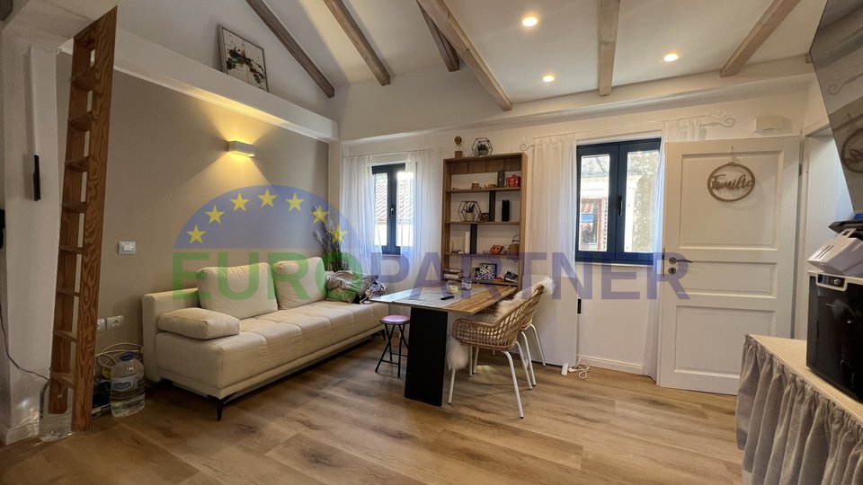 Istria, Novigrad, renovated house in the city center with three apartments