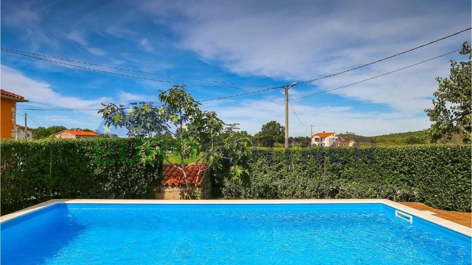 Istria, Parenzo, moderna casa a un piano con piscina