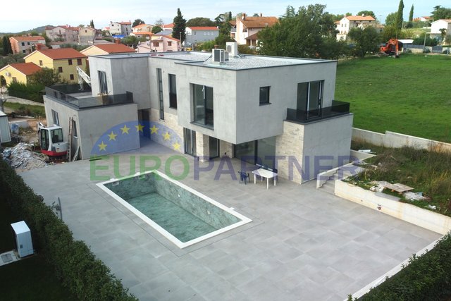 Modern villa with swimming pool, 7 km from the center of Poreč