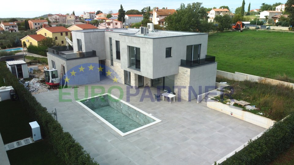 Modern villa with swimming pool, 7 km from the center of Poreč