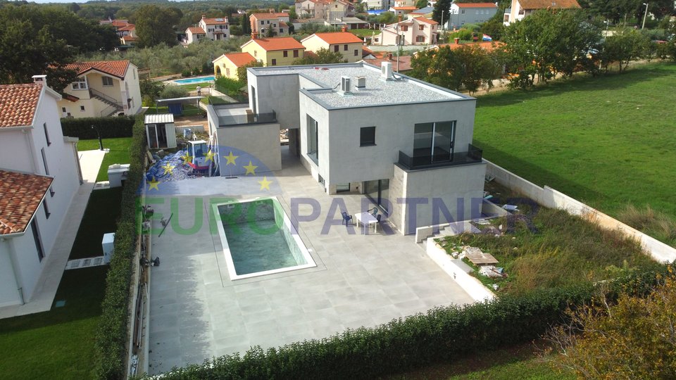 Modern villa with swimming pool, 7 km from the center of Poreč