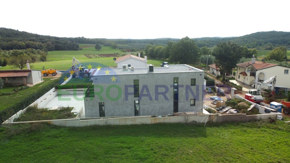 Villa moderna con piscina, a 7 km dal centro di Parenzo