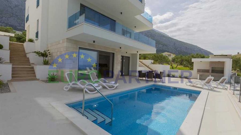 Luxury villas with sea views