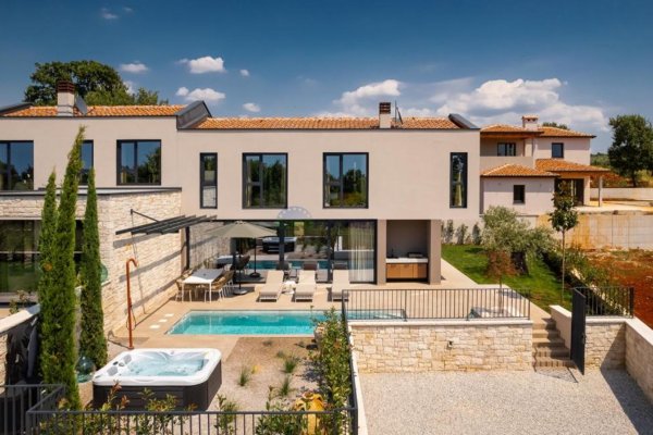 Dizajnerska vila sa bazenom i saunom, 4 km od Poreča