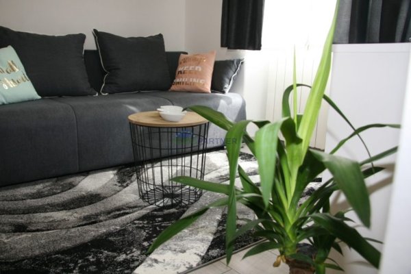 Pula centar - prodaja stana 120 m2 sa posebnim apartmanom i parkirnim mjestom