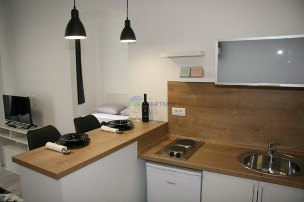 Pula centar - prodaja stana 120 m2 sa posebnim apartmanom i parkirnim mjestom