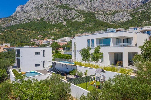 Prekrasna villa s bazenom i pogledom na more, Makarska prodaja