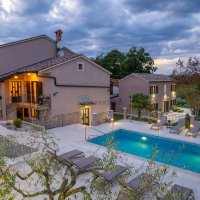 Proprietà affascinante nel cuore dell'Istria: tre case, una piscina e un bellissimo giardino - 2